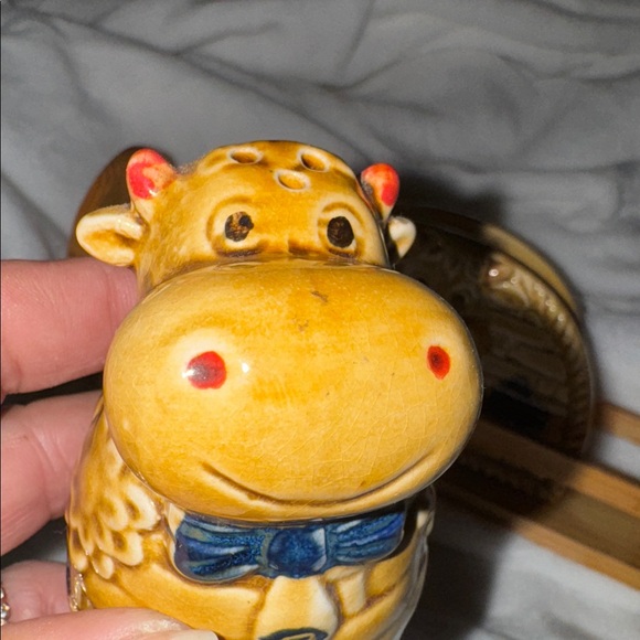 Adorable Vintage Cow Salt & Pepper Shaker Set with Napkin Holder - Picture 6 of 16
